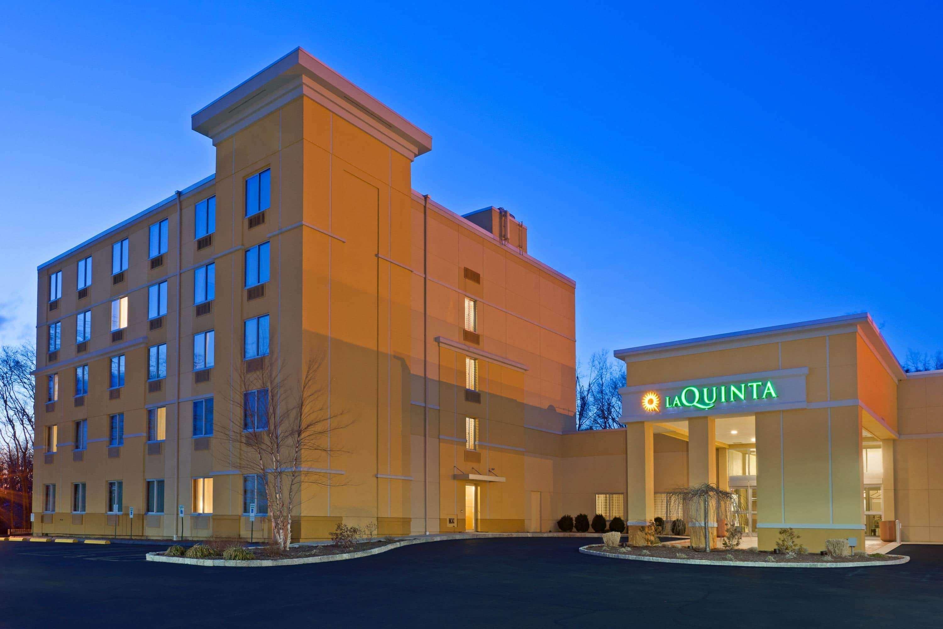 La Quinta By Wyndham Danbury Hotel Exterior foto