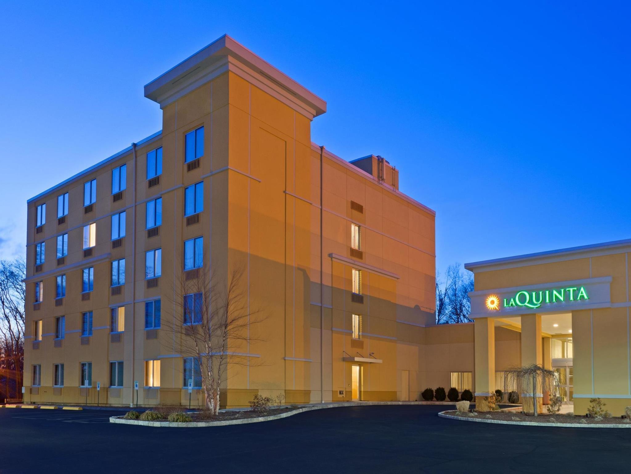 La Quinta By Wyndham Danbury Hotel Exterior foto